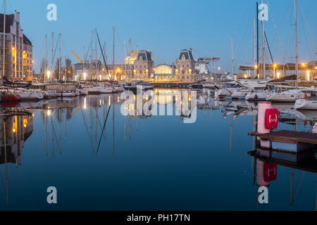 La gare centrale, et marina, dimanche 2 avril 2017, Ostende, Belgique. Banque D'Images