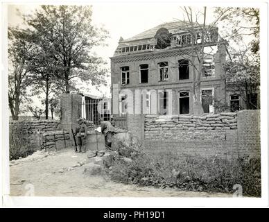 Un poste de défense à l'avant [Richebourg, France]. H. D. Photographe Girdwood. . Banque D'Images