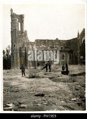 Une église détruite shell en France [Laventie]. H. D. Photographe Girdwood. . Banque D'Images