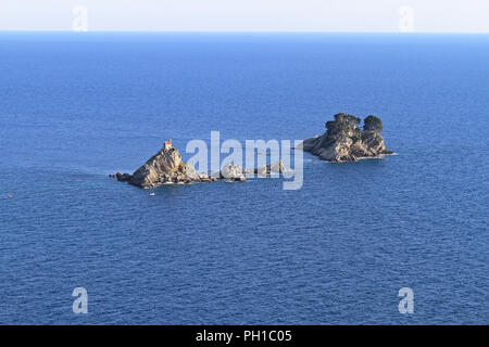 Deux des îles isolées de la mer Adriatique Banque D'Images