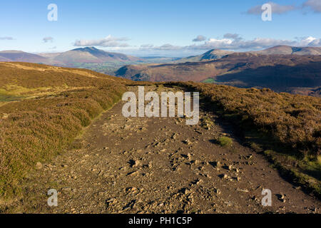 Haut de sentier en direction d'espion dans le Blencathra Parc National de Lake District, Cumbria, Angleterre. Banque D'Images