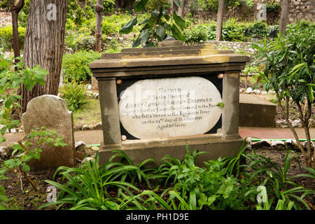 Gibraltar, Main Street, Trafalgar Cemetery, cimetière, 1813 tombe de Henry Edward Andrew Sheppard, adjoint au commissaire général, à la fo Banque D'Images