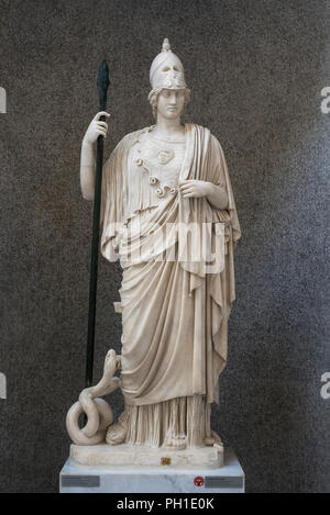 Rome. L'Italie. Athena (Minerve) Giustiniani statue, copie romaine de l'époque Antonine (2e C A.D) d'un original grec 4e C, à partir de la Colombie-Britannique près de Santa Maria Sopra Mi Banque D'Images