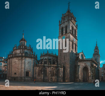 LUGO, Galice/ESPAÑA - 05 de abril de 2018 : Paseo por las calles de Lugo, cathédrale de Lugo Banque D'Images