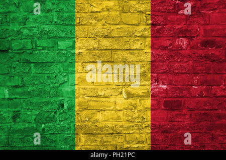 Pavillon du Mali sur un vieux mur de briques historique, surface Banque D'Images