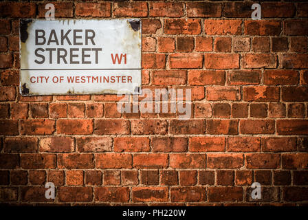 Un signe de Baker Street à Westminster, Londres, Angleterre, Royaume-Uni, sur un mur de brique rouge avec copie Sapce Banque D'Images