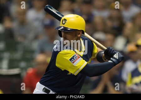24 août 2018 : Milwaukee Brewers de troisième but Travis Shaw # 21 jusqu'à chauve-souris pendant le match de la Ligue Majeure de Baseball entre les Milwaukee Brewers et les Pirates de Pittsburgh au Miller Park de Milwaukee, WI. John Fisher/CSM Banque D'Images