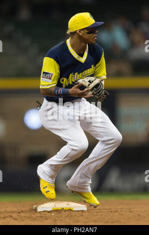 24 août 2018 : l'arrêt-court des Milwaukee Brewers Orlando Arcia # 3 en action au cours de la partie de baseball de ligue majeure entre les Milwaukee Brewers et les Pirates de Pittsburgh au Miller Park de Milwaukee, WI. John Fisher/CSM Banque D'Images