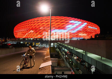 Munich, Allemagne. 28 août 2018. FC Bayern Munich - Chicago Fire Soccer, Munich, le 28 août 2018, l'Allianz Arena avec Bastian SCHWEINSTEIGER, FCB, éclairage design 31 FC BAYERN MUNICH - CHICAGO FIRE jeu Bastian Schweinsteiger adieu, FCB Legend 1.ligue allemande de football , Munich, le 28 août 2018, de la saison 2018/2019, la ligue Journée x, FCB, © Peter Schatz / Alamy Live News Banque D'Images