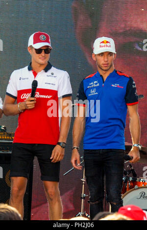 Milan, Italie. Août 29, 2018. Festival 2018 de Formule 1 Milan les pilotes Marcus Ericsson et Pierre Gasly indépendant Crédit : Photo Agency Srl/Alamy Live News Banque D'Images