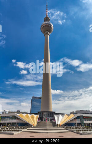 Fernsehturm, la tour de télévision, Alexanderplatz, Berlin, Allemagne Banque D'Images