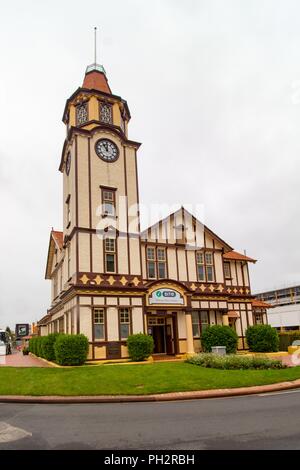 Vue avant du bâtiment du Centre de Visiteur de Rotorua, au centre-ville de Rotorua, Nouvelle-Zélande, le 3 novembre 2017. () Banque D'Images