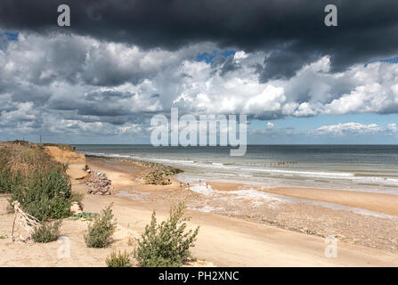 Happisburgh beach vue depuis la falaise, Norfolk, Royaume-Uni. Banque D'Images