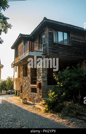 Sozopol, Bulgarie - 11 septembre 2016 : vue sur la rue de la vieille ville de Sozopol Banque D'Images