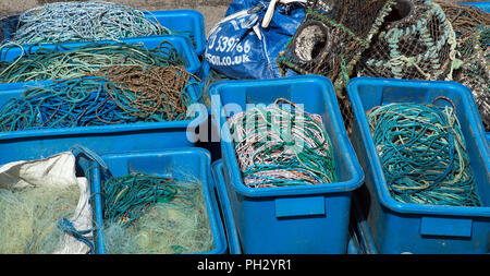 Les filets de pêche et des cordages emballé et prêt à être chargé au port de pêche de Mevagissey Banque D'Images