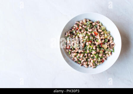 Salade de haricots à la tomate, le persil et l'Aneth / Borulce / Salatasi Salata. Aliments Bio faits maison. Banque D'Images