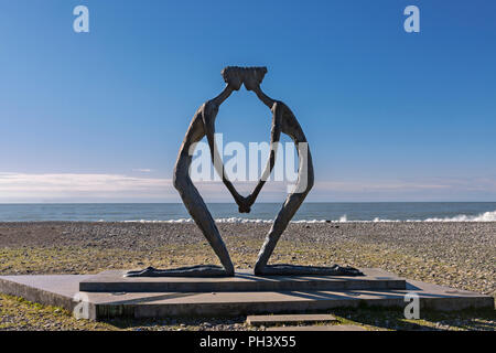 Statue dédiée au premier amour, sur la plage de la mer Noire, à Batoumi, en Géorgie. Banque D'Images