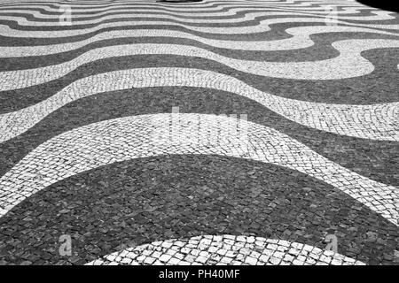 La chaussée portugaise, une chaussée de style traditionnel utilisé dans les zones piétonnes au Portugal et au Brésil Banque D'Images