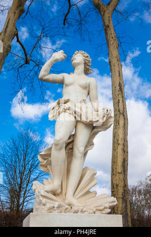 Statue de Vénus dans le jardin de Versailles dans un jour d'hiver gel juste avant le printemps Banque D'Images