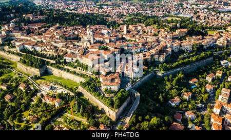 Ville Haute ou Ville Haute, vieille ville fortifiée de Bergamo, Italie Banque D'Images