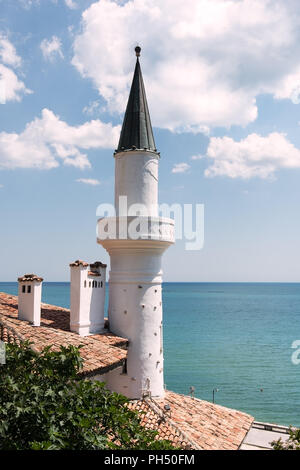 La tour blanche du Château Royal à Balchik Banque D'Images