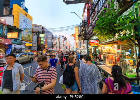 Bangkok, Thaïlande - 24 juillet 2018 : les gens à Chinatown Banque D'Images