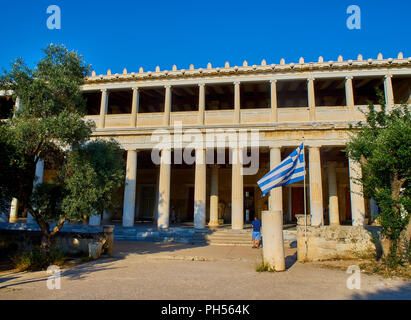 Façade principale de la Stoa d'Attalos édifice à l'Agora antique d'Athènes. Région de l'Attique, en Grèce. Banque D'Images