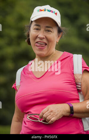 L'ex-femme du premier ministre Sarah Brown, Kathy Lette, Arabella Weir, et Sandi Toksvig Debbie et prendre une pause sur un Silver Sands cinq jours de marche de bienfaisance pour récolter des fonds pour l'éducation des filles et la sécurité dans les écoles. En vedette : Arabella Weir Où : Aberdour, Royaume-Uni Quand : 30 juillet 2018 : Crédit d'Euan Cherry/WENN Banque D'Images