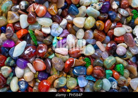 Les pierres de couleur et bijoux d'Opale agate Banque D'Images