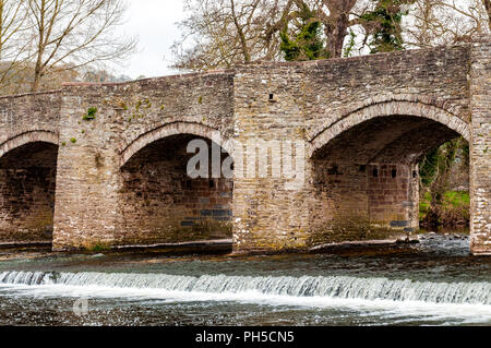 Crickhowell 18e siècle pont de pierre sur la rivière Usk, Powys, Wales Banque D'Images