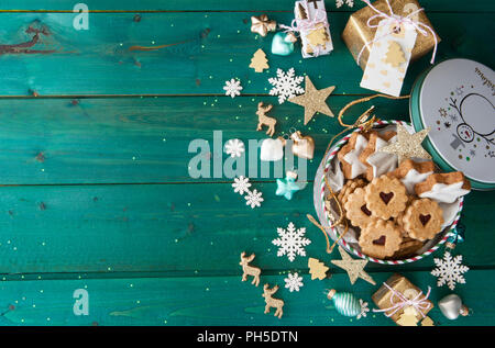 Petit pot de biscuits de Noël et decorrations Banque D'Images