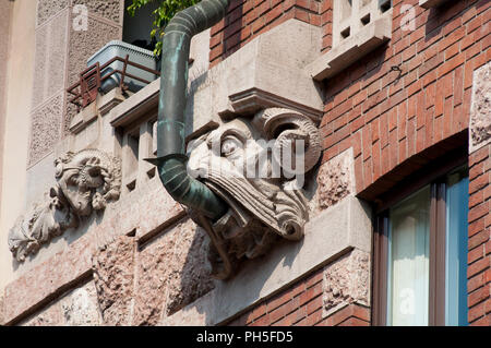 L'Italie, Lombardie, Milan, via la rue Mozart, Casa Berri Meragalli Palace par Giulio Ulisse Arata, détail façade, descente Banque D'Images