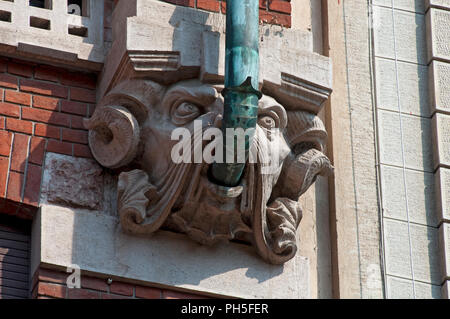 L'Italie, Lombardie, Milan, via la rue Mozart, Casa Berri Meragalli Palace par Giulio Ulisse Arata, détail façade, descente Banque D'Images