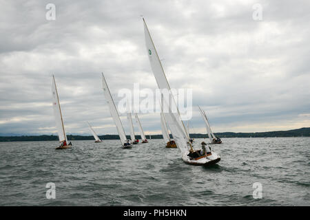 Assister à une course de voiliers sur le Lac de Starnberg, Haute-Bavière Banque D'Images