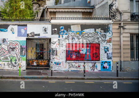 France, Paris, n°5 bis rue de Verneuil Serge Gainsbourg - residence Banque D'Images