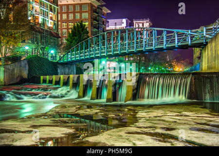 Reedy River et River Place au centre-ville de Greenville en Caroline du Sud SC. Banque D'Images