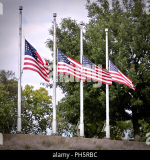 Je vois des drapeaux en berne pour honorer le pays est tombé Banque D'Images