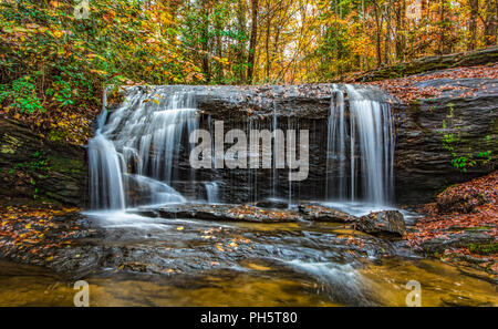 Wildcat Falls près de Table Rock State Park à Greenville, Caroline du Sud, USA. Banque D'Images