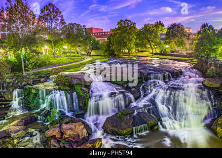 Reedy River Falls Cascade dans le centre-ville de Greenville Falls Park Banque D'Images