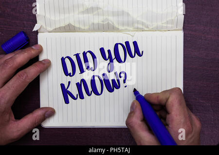 Écrit remarque montrant le saviez-vous question. Photo d'entreprise présentant des faits amusants et connaissances générales de l'information Chiffres Man holding marker notebook Banque D'Images