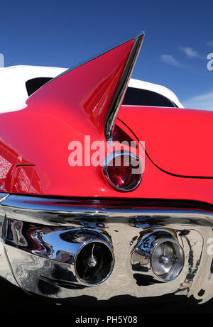 CONCORD, NC - 8 Avril 2017 : UN 1957 Cadillac Eldorado Biarritz automobile sur l'affichage à l'Pennzoil AutoFair classic car show s'est tenue à Charlotte Moto Banque D'Images