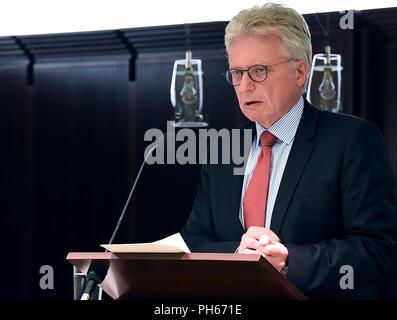 BERLIN (20 juin 2018) - L'Ambassadeur Dr. Hans-Dieter Lucas, Représentant permanent de la République fédérale d'Allemagne à l'OTAN, nous parle de la prochaine réunion au sommet de l'OTAN en 2018 aux participants de la Loisach Group Le 20 juin à la représentation de l'Etat de Bavière à Berlin. Banque D'Images