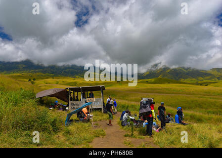 Randonnées et trekking au Mont Rinjani, Lombok, Indonésie Banque D'Images