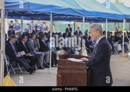 Lee, Sang Cheol, le premier adjoint du Bureau de sécurité nationale, prononce un discours écrit par le président de la République de Corée Moon Jae-In, à l'extérieur du nouveau bâtiment du siège de l'USFK en garnison de l'armée américaine Humphreys, le 29 juin 2018. Une grande cérémonie d'ouverture a été organisée pour fêter le déménagement de la ligne de commande après 73 ans à l'armée américaine Yongsan Garrison. Banque D'Images