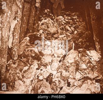 Corps dans des tunnels sous le mont Cornillet, Champagne, France du nord, c1917. Artiste : Inconnu. Banque D'Images