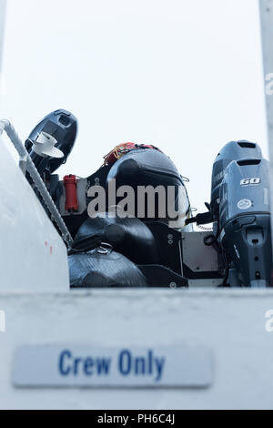 DIB (vide) de type zodiac bateaux gonflables empilés sur le pont supérieur sur le Lindblad National Geographic oiseau de mer en Alaska, USA. Banque D'Images