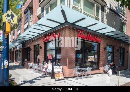 Les multinationales du fast food restaurant Tim Hortons, Vancouver, British Columbia, Canada Banque D'Images
