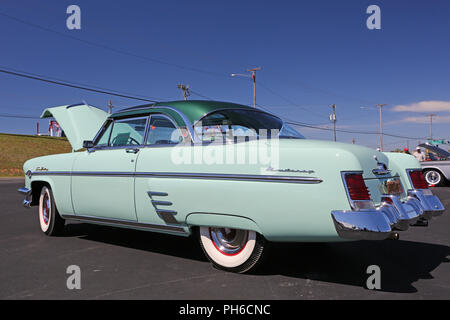 CONCORD, NC - 8 Avril 2017 : UN 1954 Mercury Monterey automobile sur l'affichage à l'Pennzoil AutoFair classic car show s'est tenue à Charlotte Motor Speedway Banque D'Images