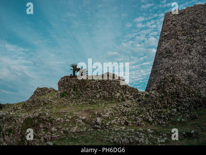 Die Burg Nakagusuku auf jeden Fall ist einen Besuch Wert. Banque D'Images