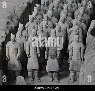 XIAN, CHINE - le 29 octobre 2017 : Armée de terre cuite. Les soldats d'argile de l'empereur de Chine. Sculptures des soldats de l'empereur. Banque D'Images